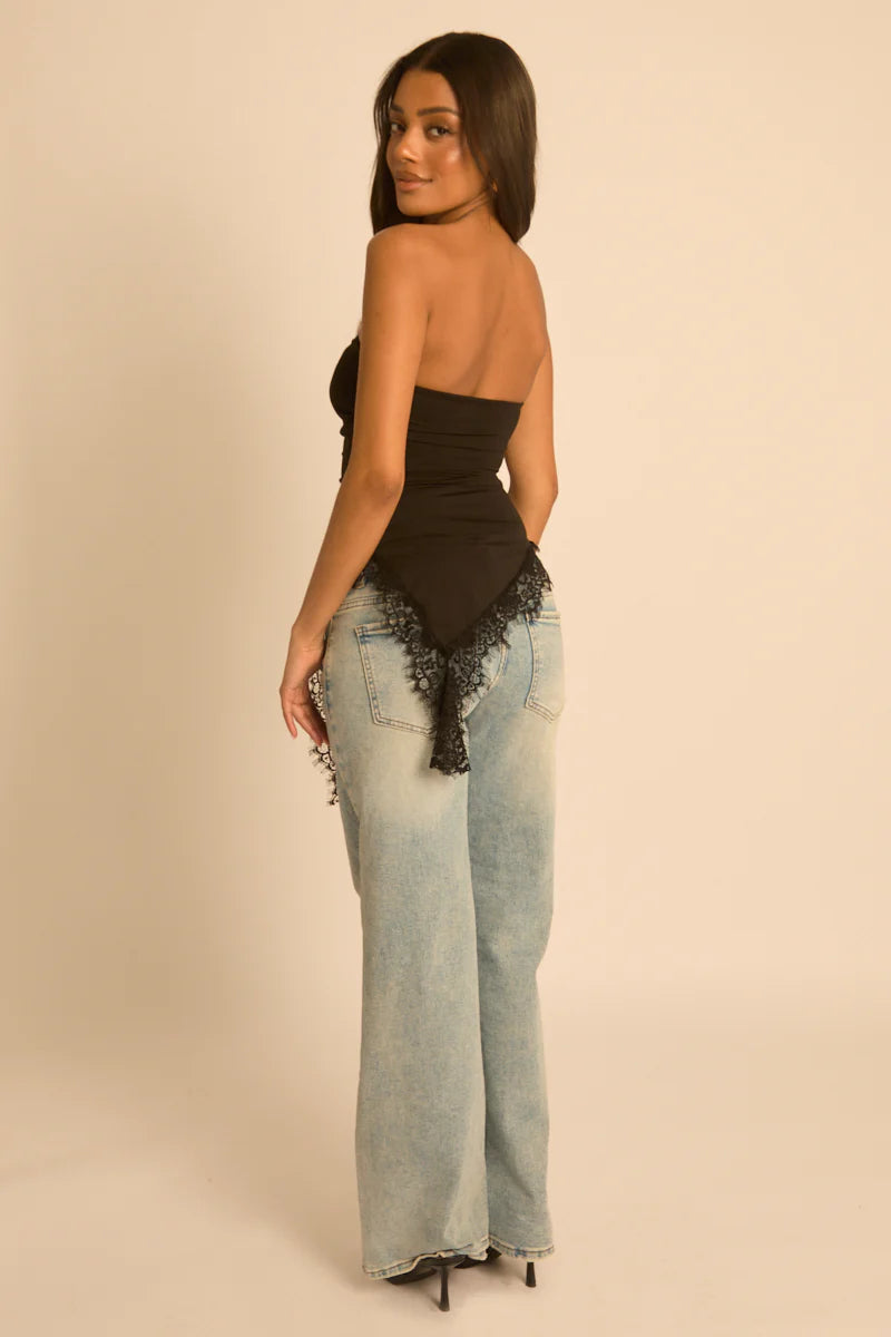 Solara-Top Bandeau asimétrico con ribete de encaje amarillo
